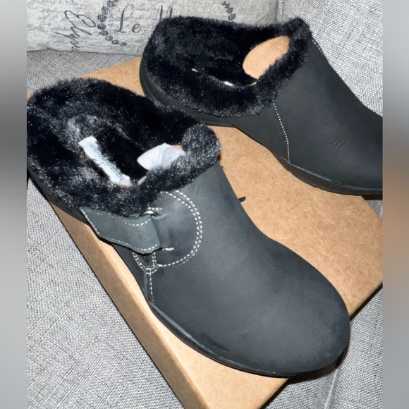 NEW Clarks Roseville faux fur lined clog - Picture 3 of 7